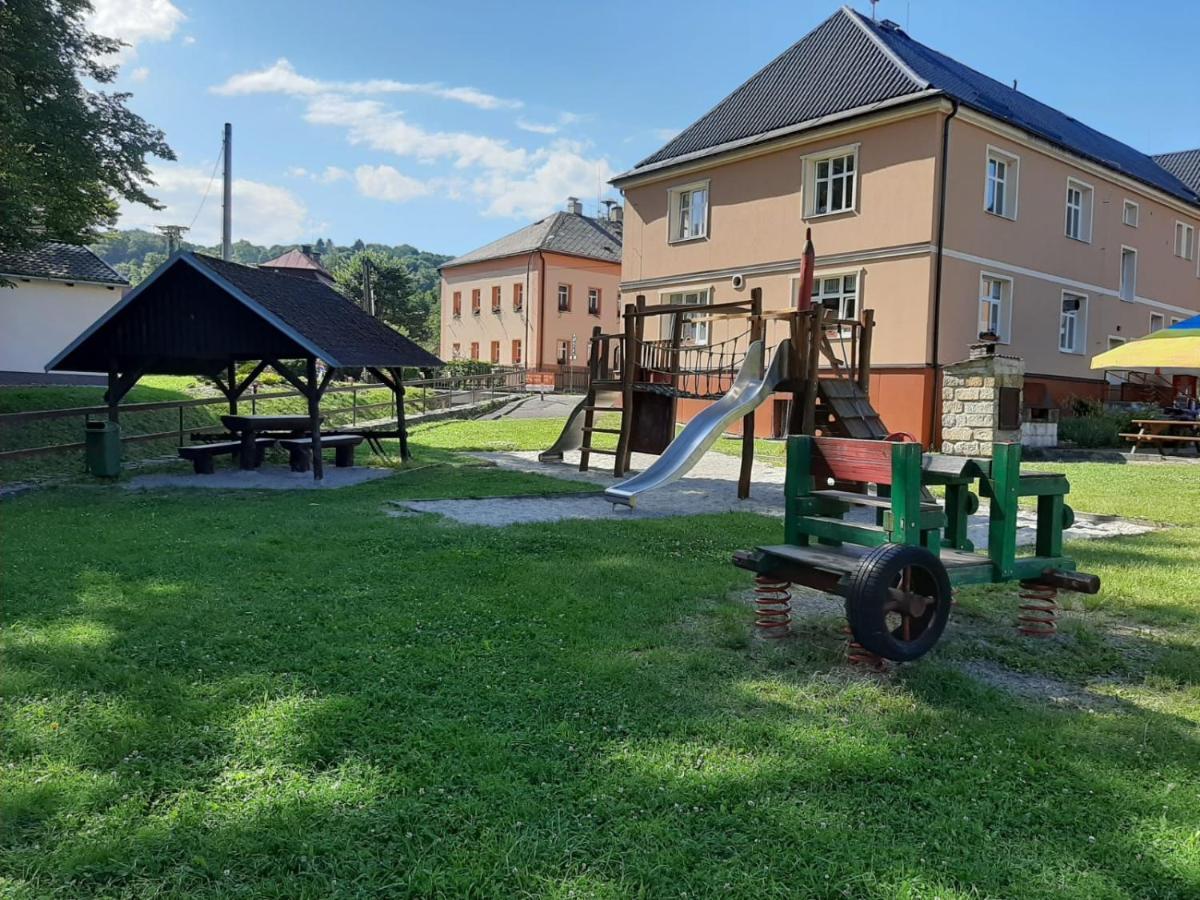 Penzion A Restaurace Na Krizovatce Polevsko エクステリア 写真