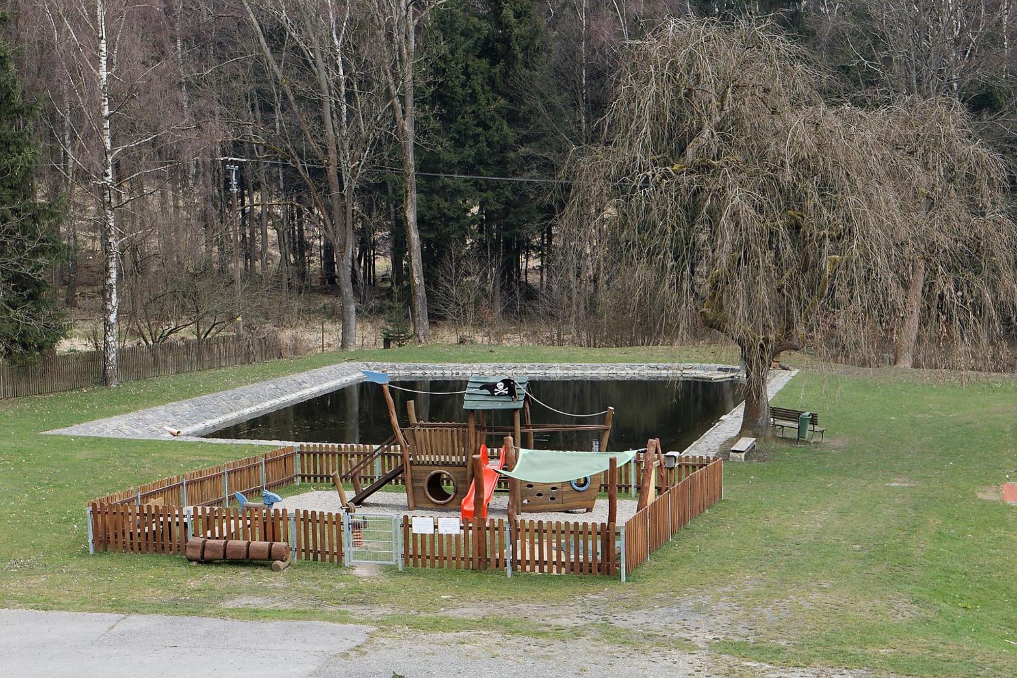 Penzion A Restaurace Na Krizovatce Polevsko エクステリア 写真